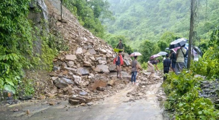 ৪ বিভাগে বজ্রসহ ঝড়ের পূর্বাভাস, চট্টগ্রামে ভূমিধসের আশঙ্কা